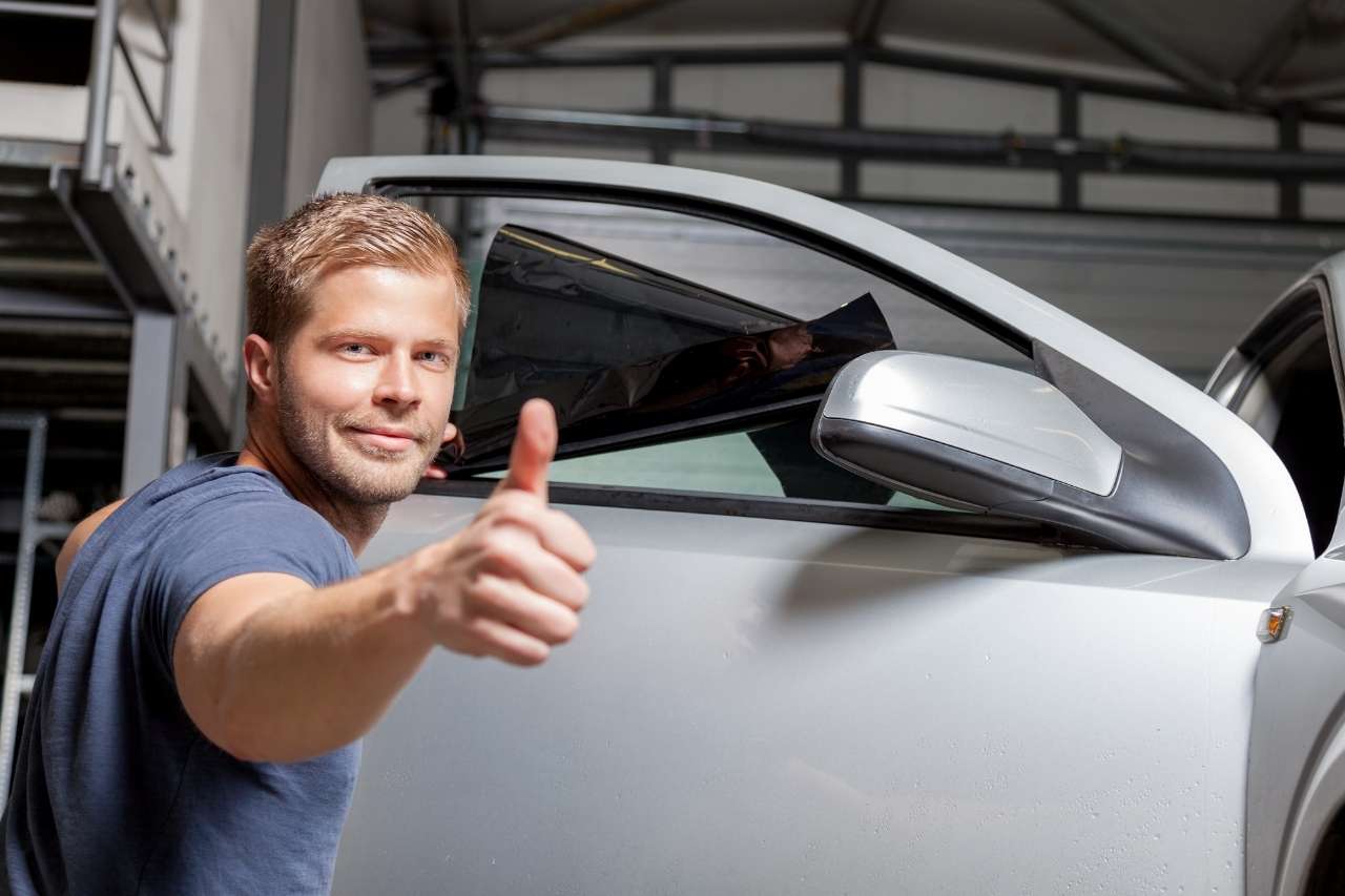 You are currently viewing Does Tinting Windows Reduce Heat? Pros of Window Tinting Explained